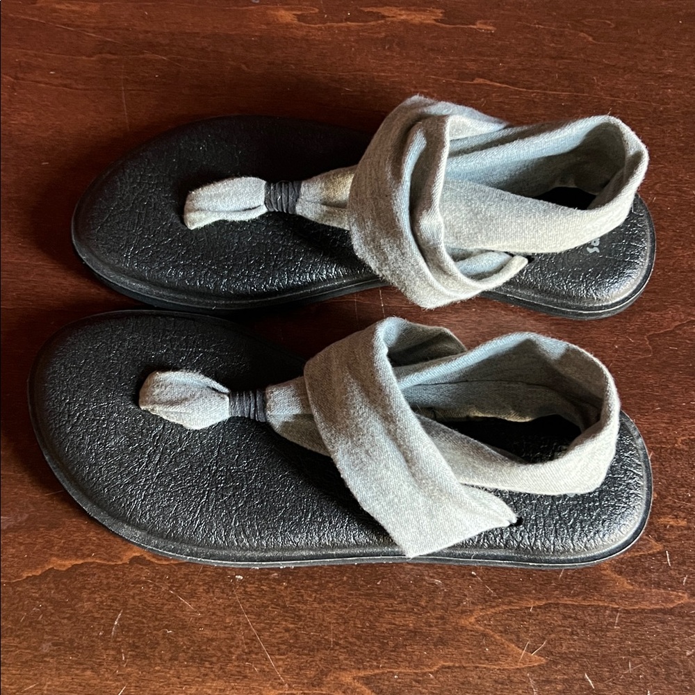 Sanuk Gray Wrap Sandals Size 8